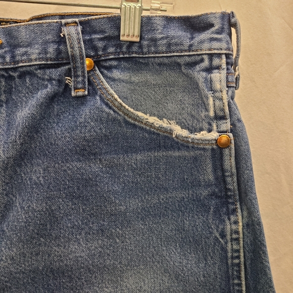 Wrangler Cut-Off Denim High Waist Shorts 37" - Picture 2 of 13
